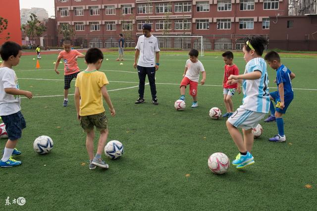 恩比德复出76人负尼克斯 利拉德缺阵雄鹿屠龙